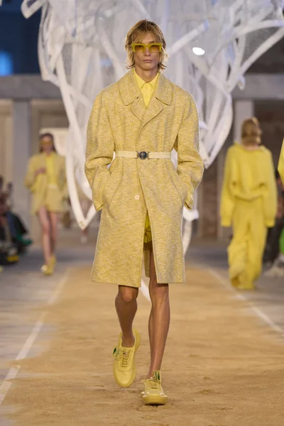 Look 12
